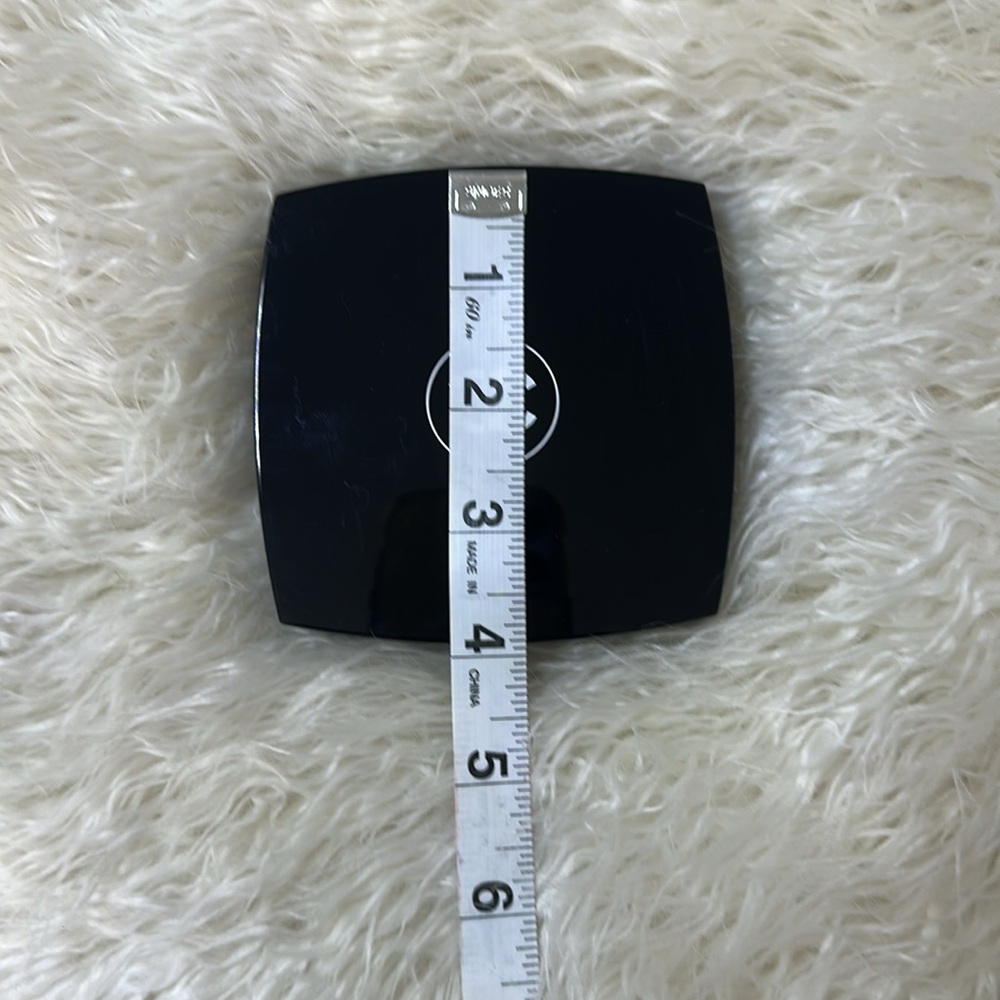 CHANEL Highlighter in Pearly White - Picture 5 of 6